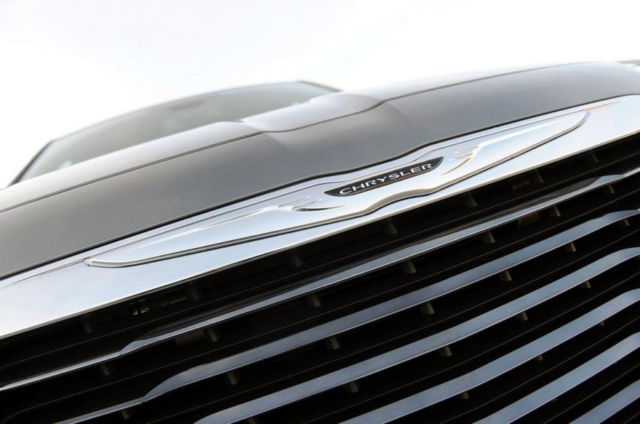  Chrysler 300C S 2012 года  (фото 38 из 46)